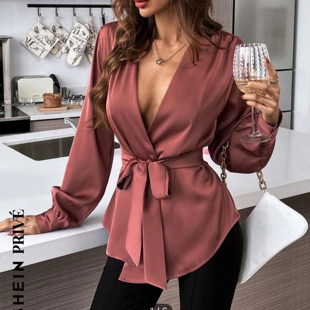 SHEIN Privé Solid Belted Asymmetrical Hem Blouse